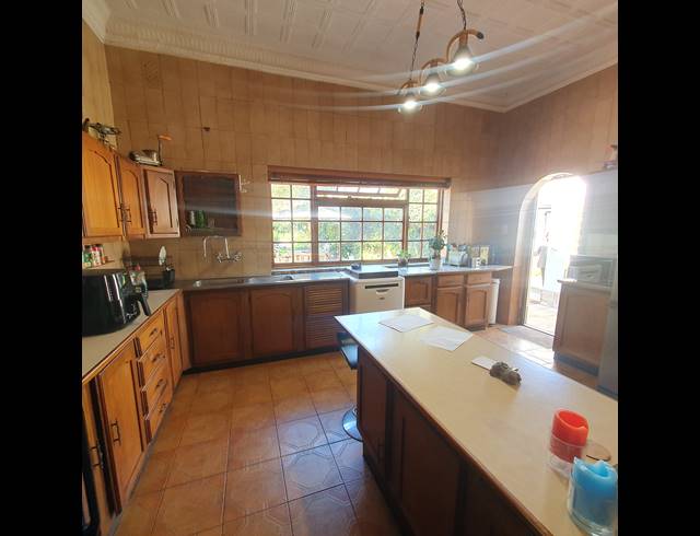 3 BEDROOM FREEHOLD FOR SALE IN KLIPPOORTJE